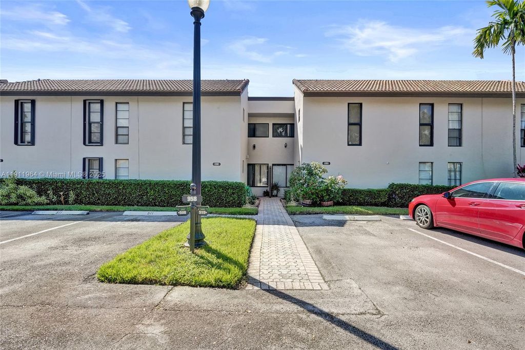 Photo of 958 Mockingbird Ln #511, Plantation, FL 33324 (MLS # A11911964)