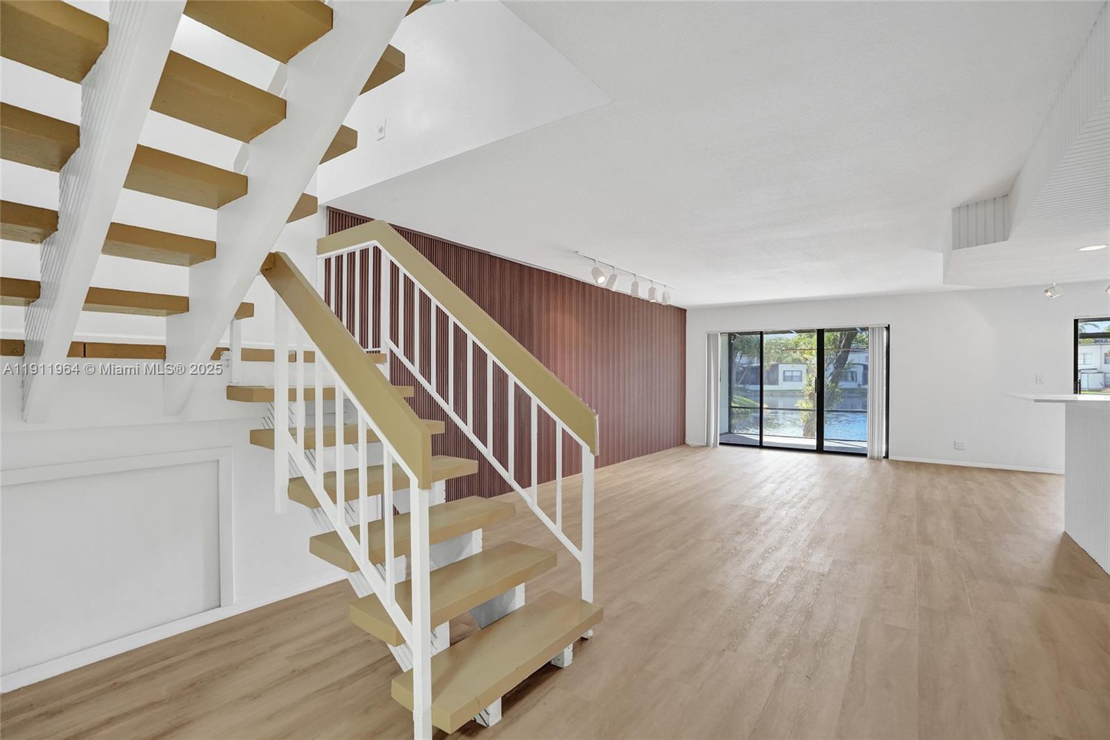 TRELLISES 5A CONDO - Residential