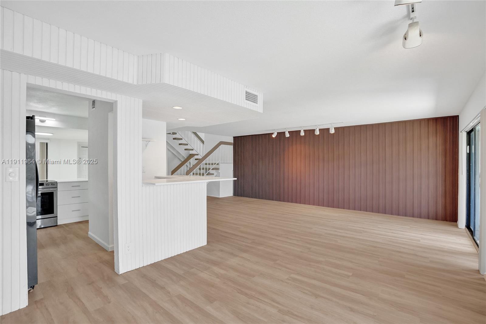 TRELLISES 5A CONDO - Residential