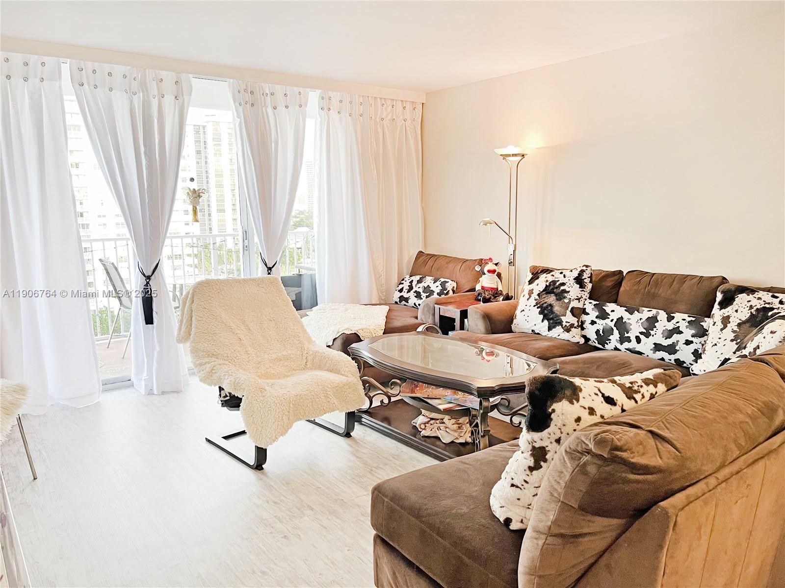 ADMIRALS PORT CONDO-EAST - Residential