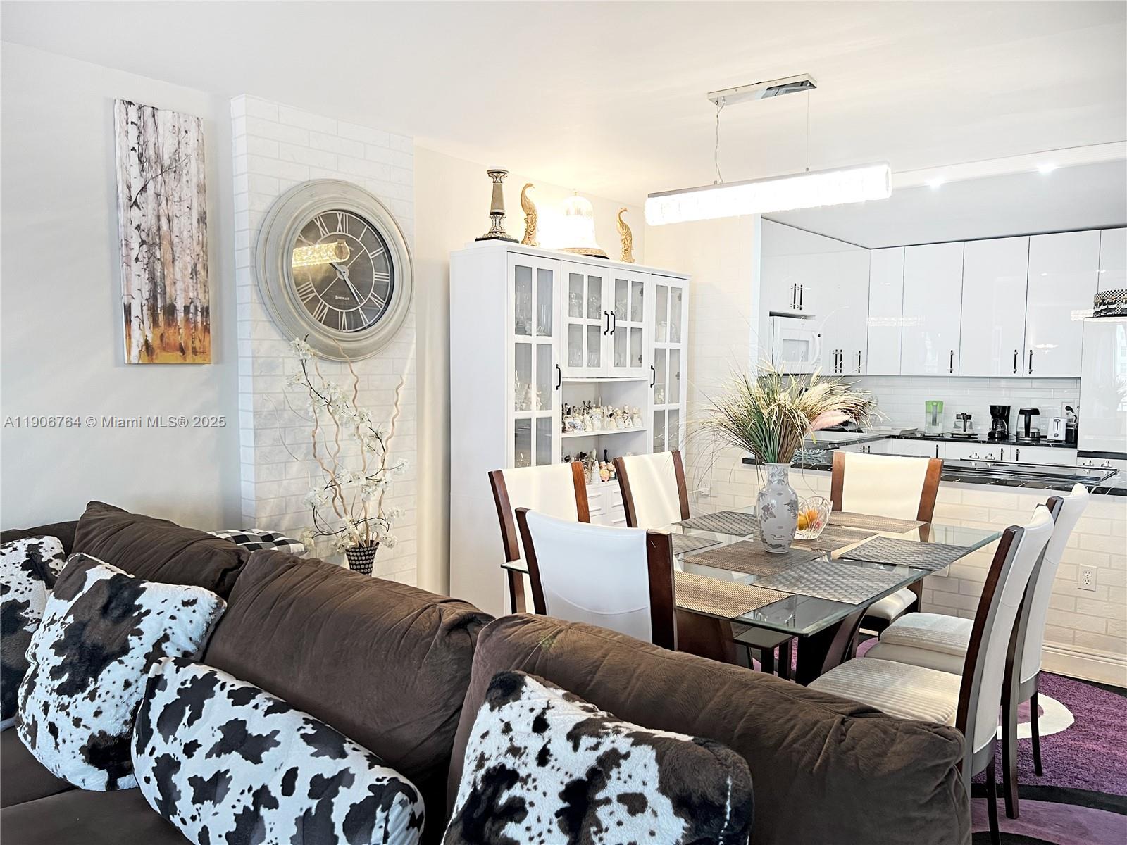 ADMIRALS PORT CONDO-EAST - Residential