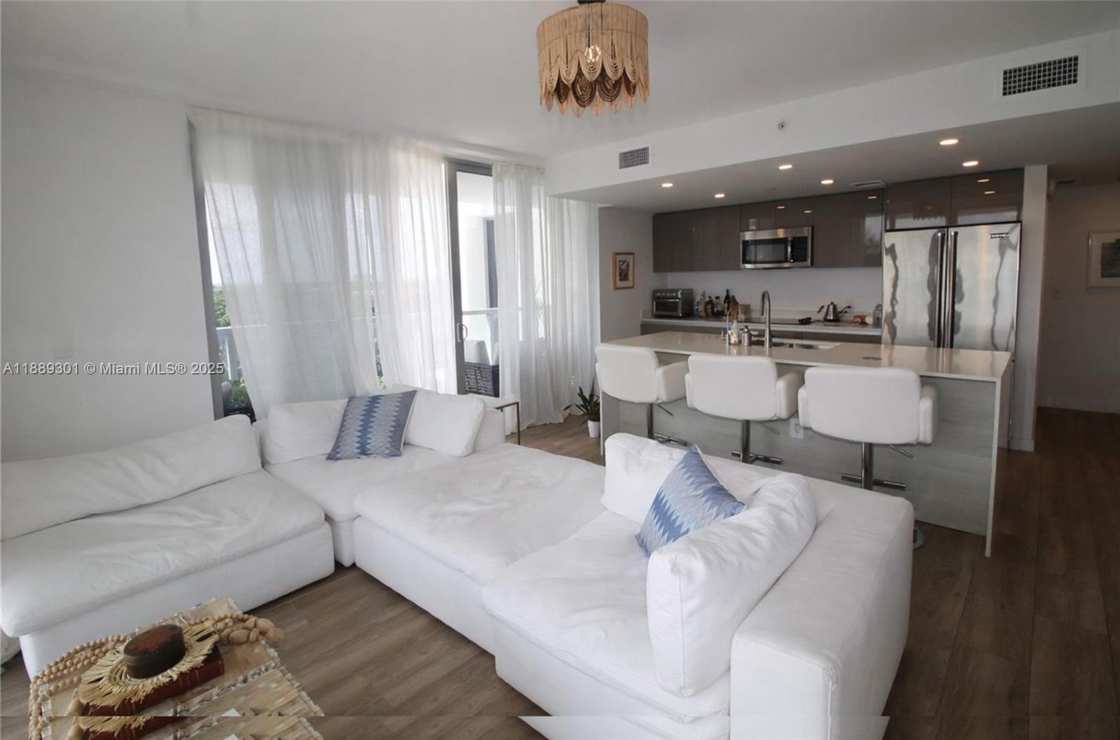 THE HIGHLANDS CONDO - Residential Lease