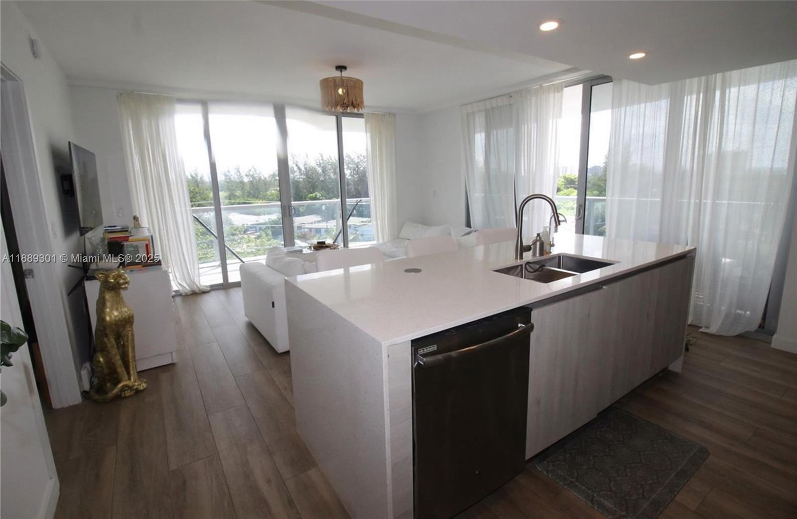 THE HIGHLANDS CONDO - Residential Lease
