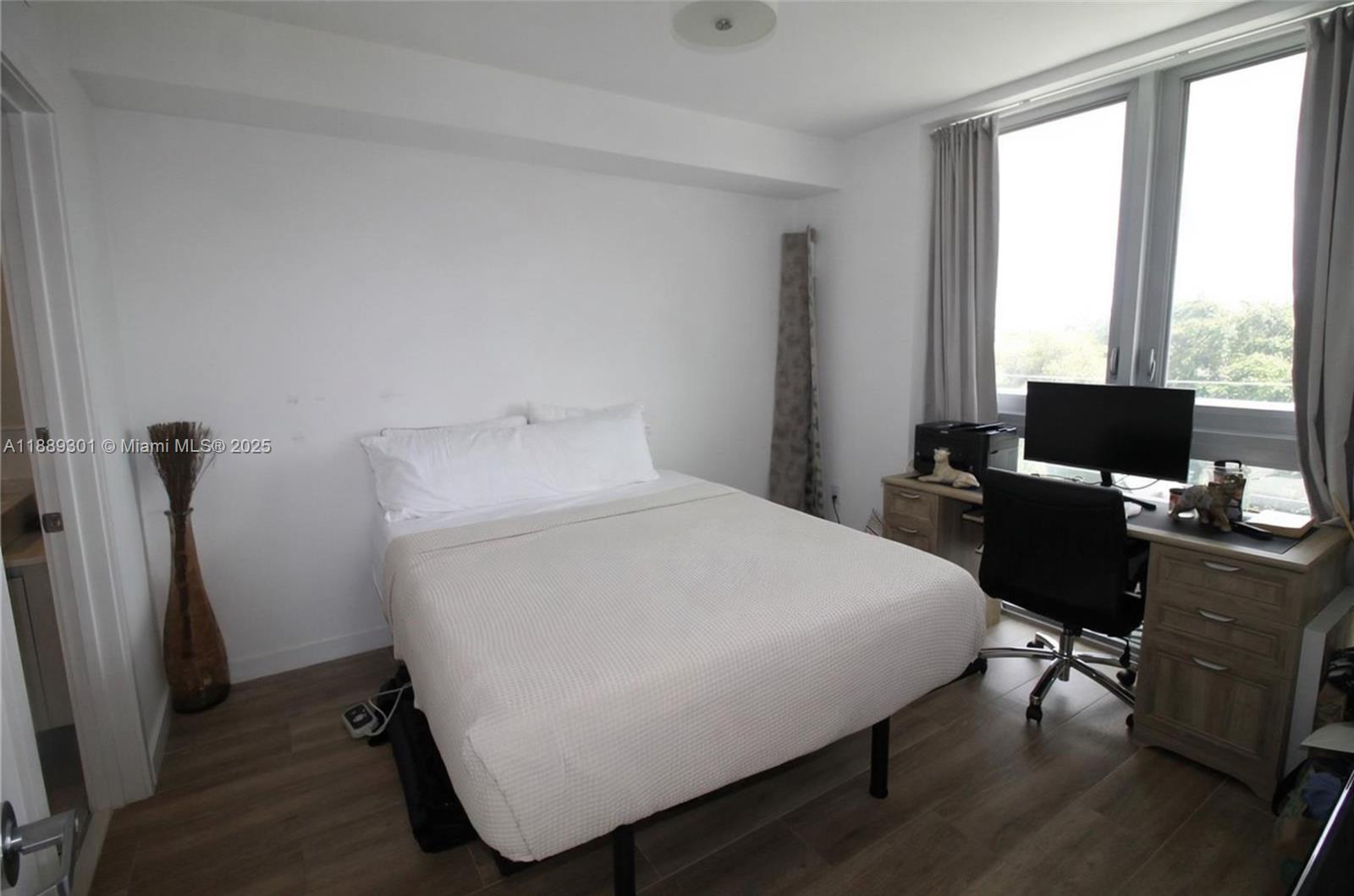Spacious 2-bedroom, 2-bath condo in the heart of North Miami at the desirable Highland Towers. This bright corner unit features an open floor plan, large bedrooms with ample closet space, updated kitchen, and a private balcony with serene city views. Rent includes water, sewer, trash, basic cable, and one assigned parking space. The building offers secure entry, community pool, and laundry facilities. Conveniently located just minutes from Biscayne Blvd, FIU, Bal Harbour Shops, beaches, and major highways. Association approval required. Available quick move in
Schedule all showings via ShowingTime.