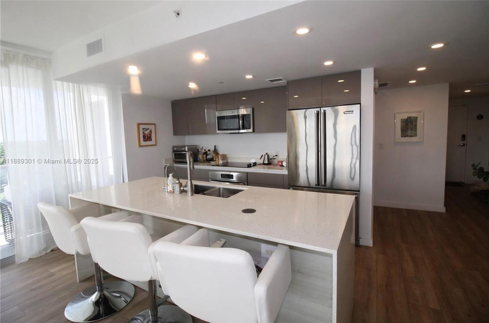 THE HIGHLANDS CONDO - Residential Lease