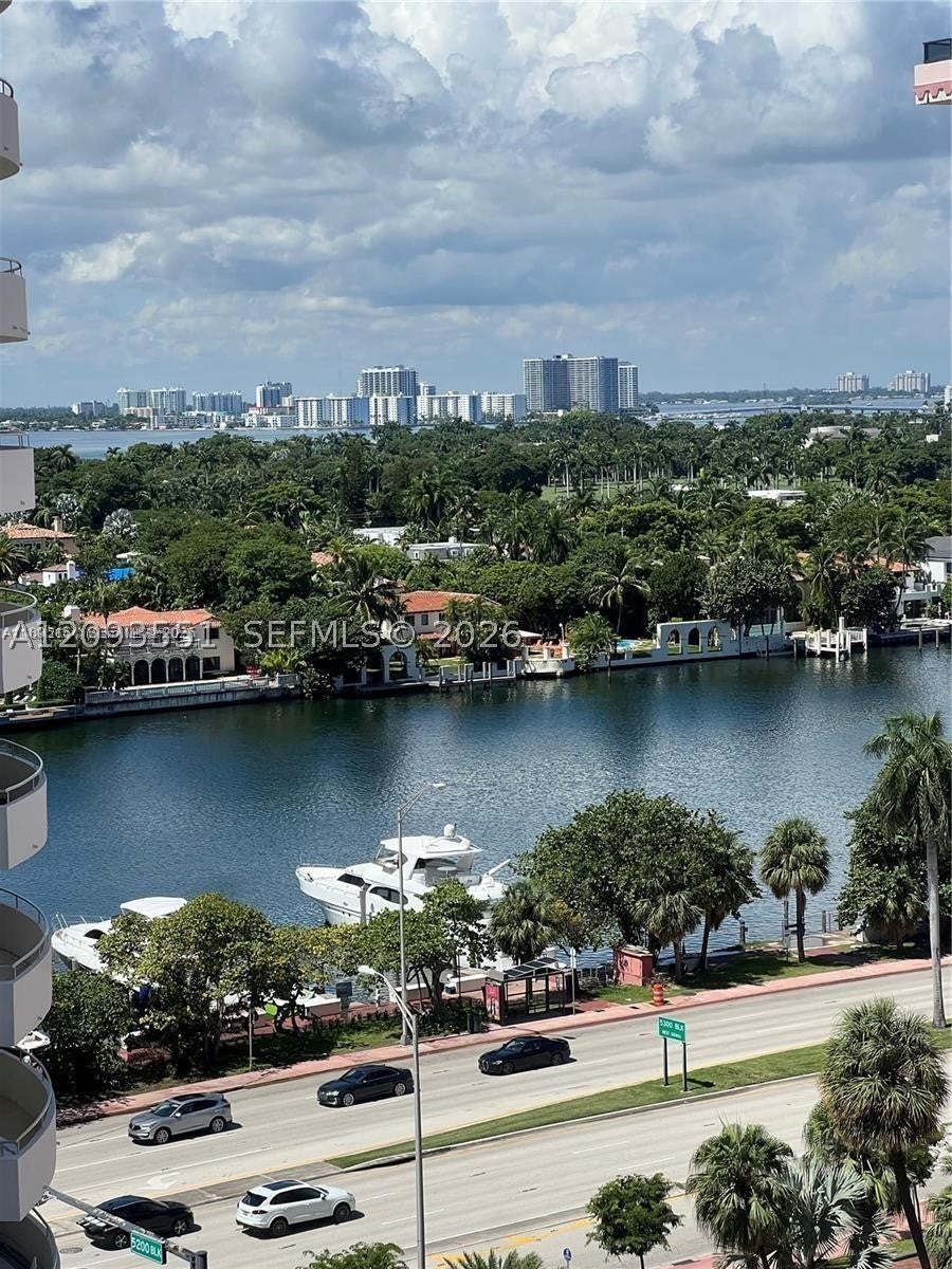 5161 Collins Ave 1211