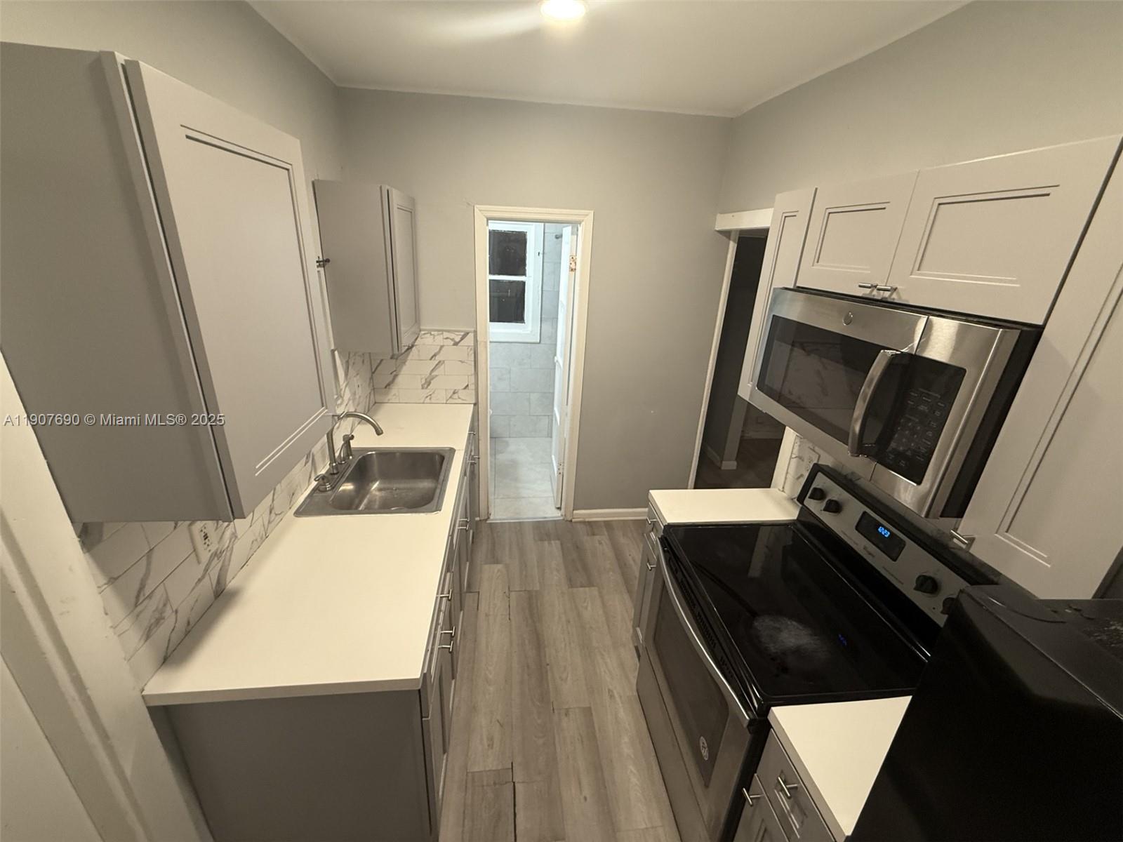 BISCAYNE AVE TRACT - Residential Lease