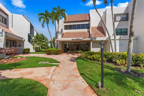Photo of 301 Racquet Club Rd #103, Weston, FL 33326 (MLS # A11896027) Photo of 301 Racquet Club Rd #103, Weston, FL 33326 (MLS # A11896027)