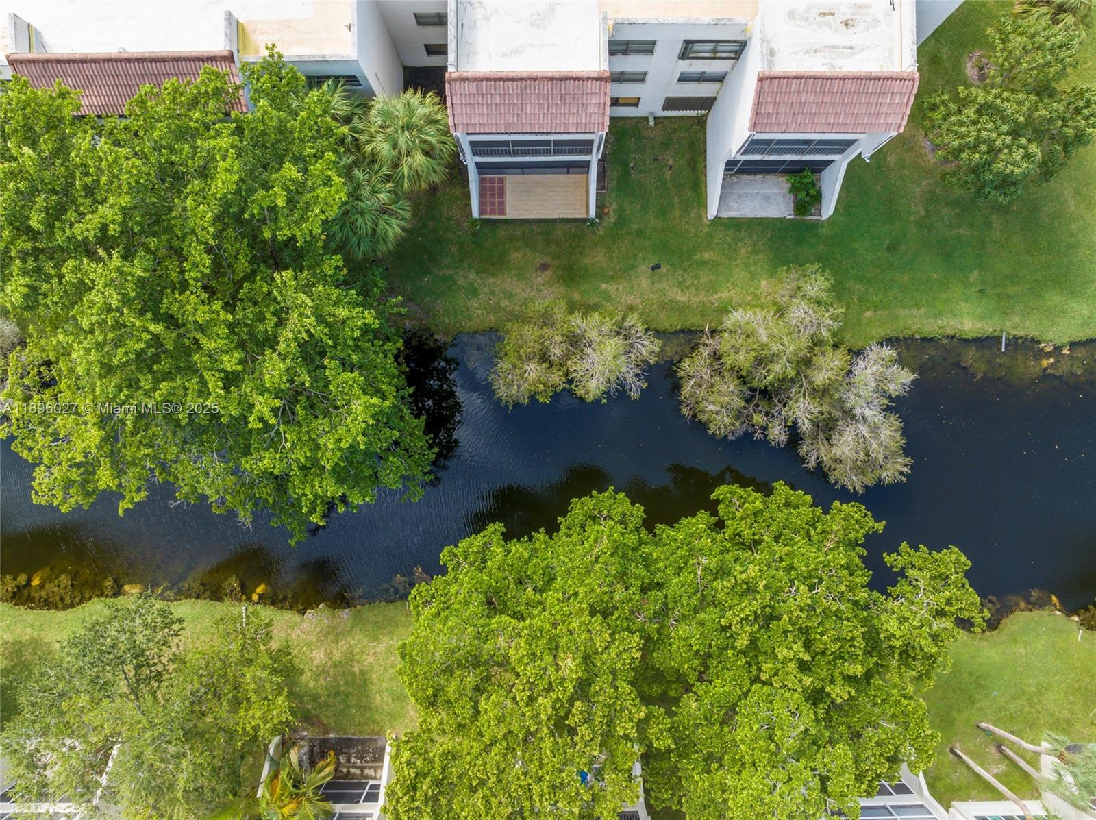 BUILDING FOUR OF RACQUET - Residential