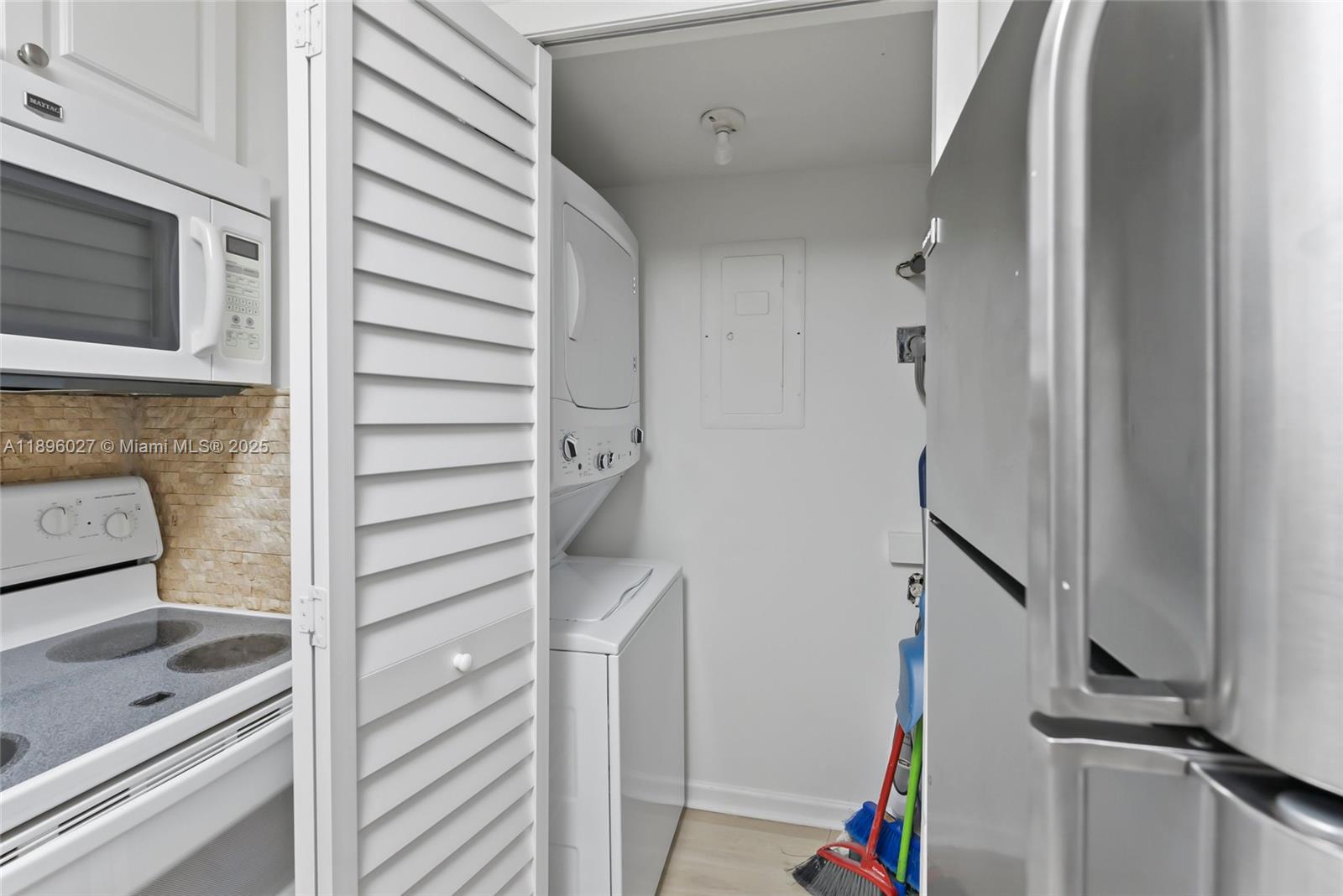 BUILDING FOUR OF RACQUET - Residential