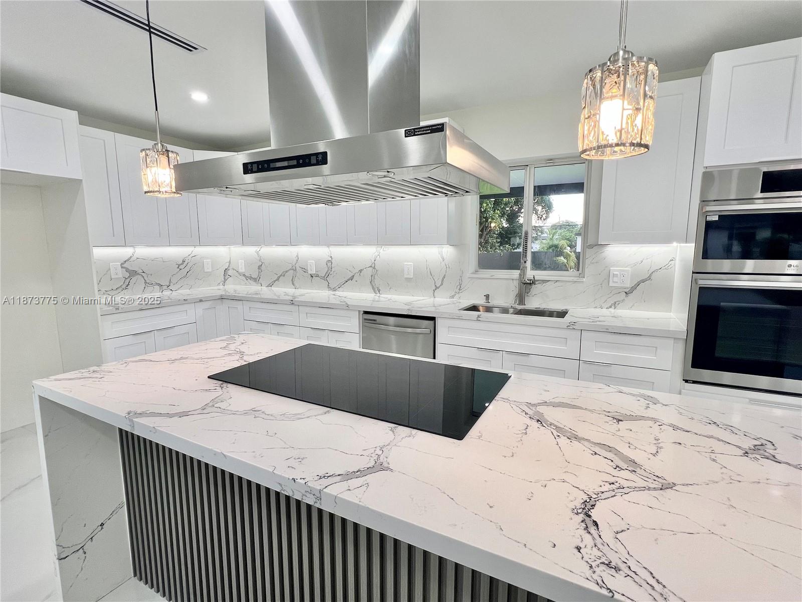 CRAVERO LAKE SHORE ESTATE - Residential