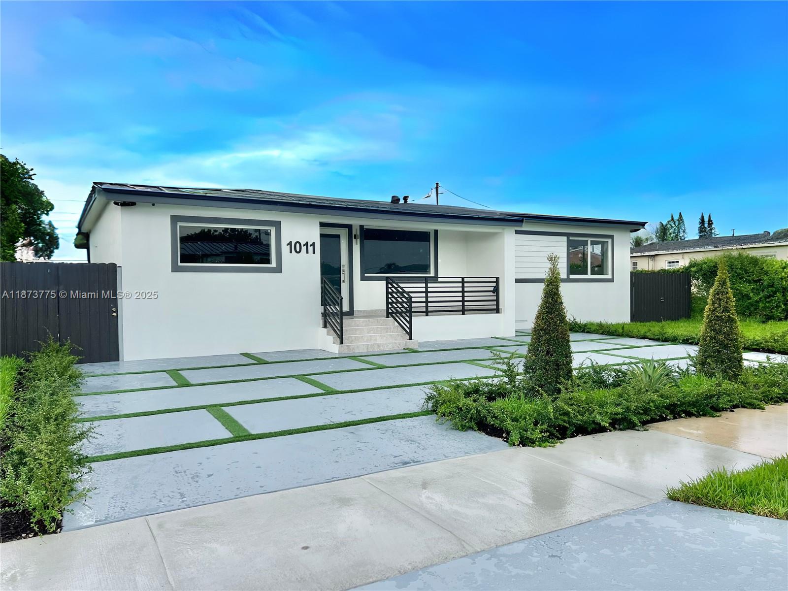 CRAVERO LAKE SHORE ESTATE - Residential