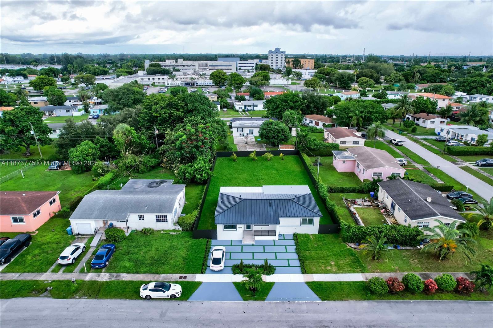 CRAVERO LAKE SHORE ESTATE - Residential