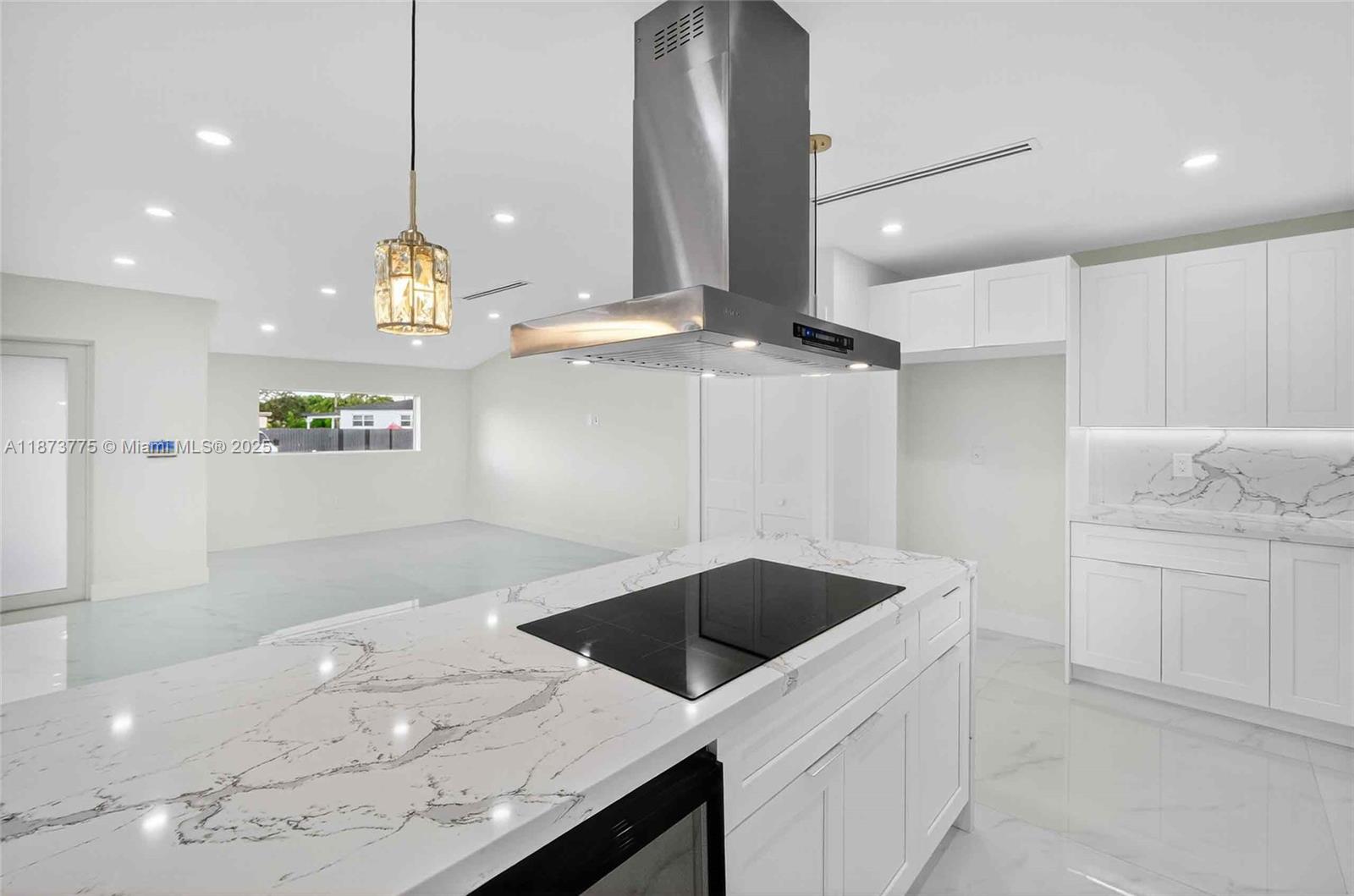 CRAVERO LAKE SHORE ESTATE - Residential