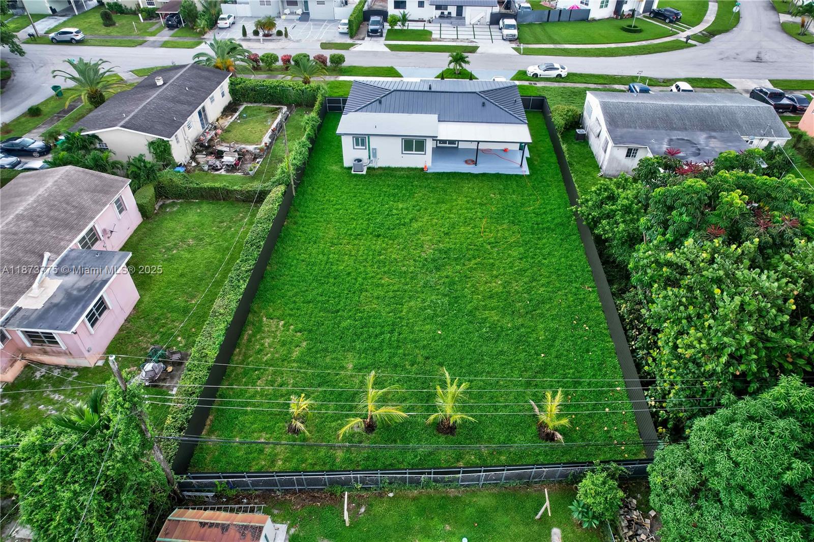 CRAVERO LAKE SHORE ESTATE - Residential