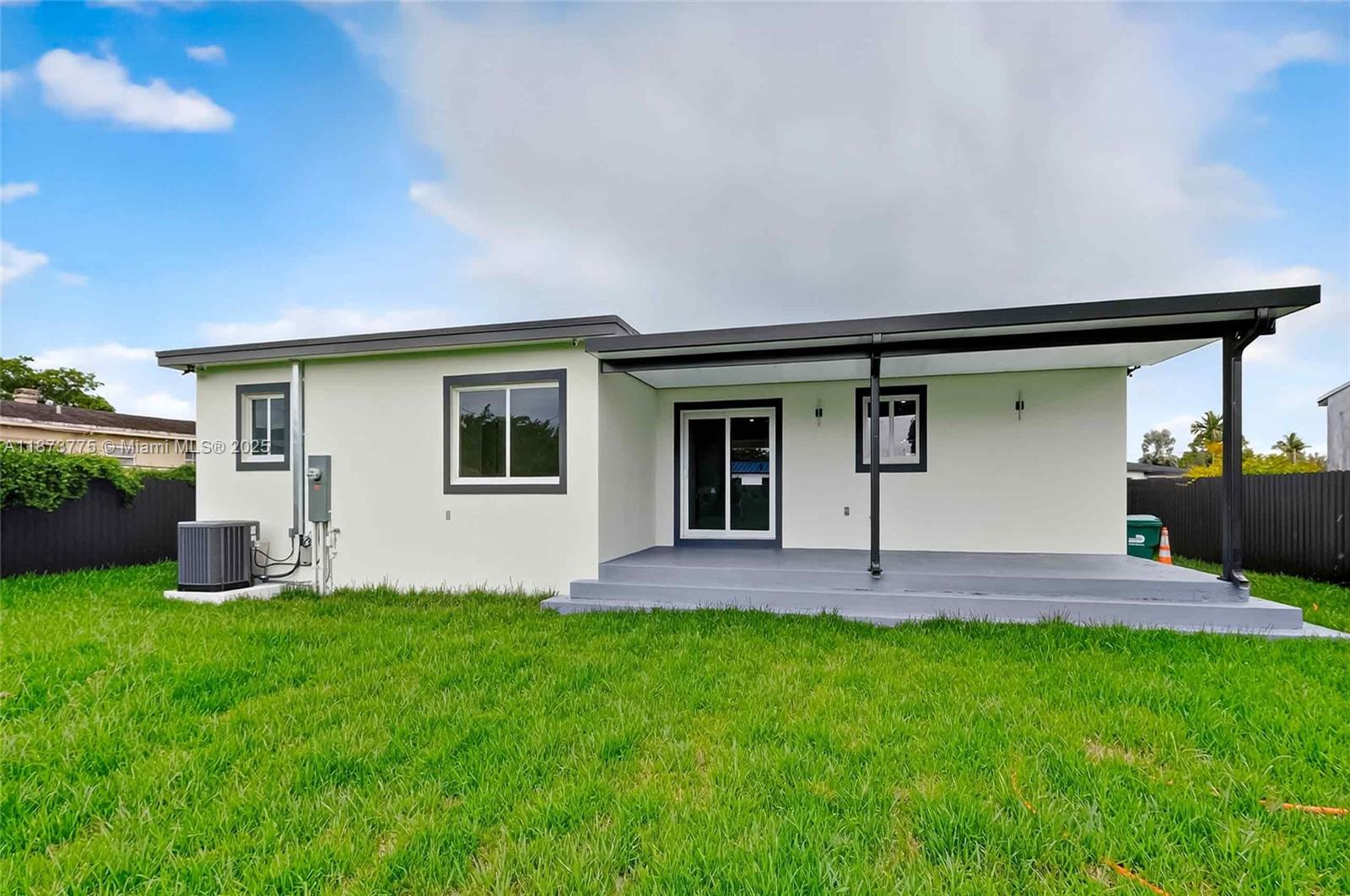 CRAVERO LAKE SHORE ESTATE - Residential