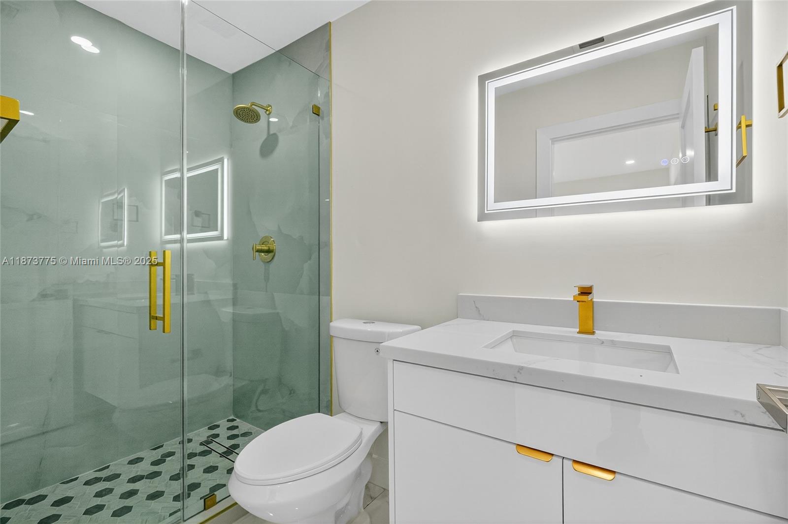 CRAVERO LAKE SHORE ESTATE - Residential