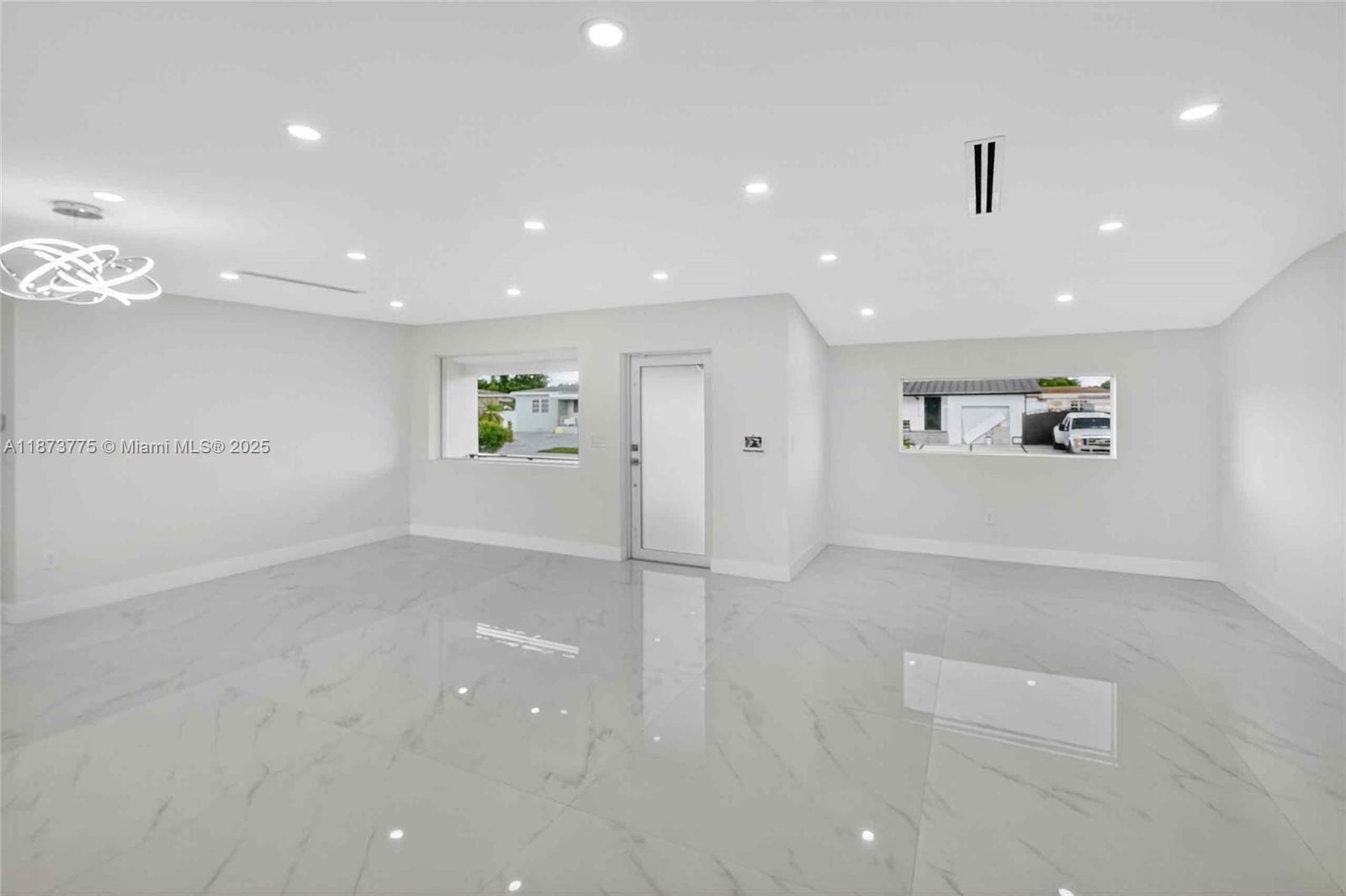 CRAVERO LAKE SHORE ESTATE - Residential