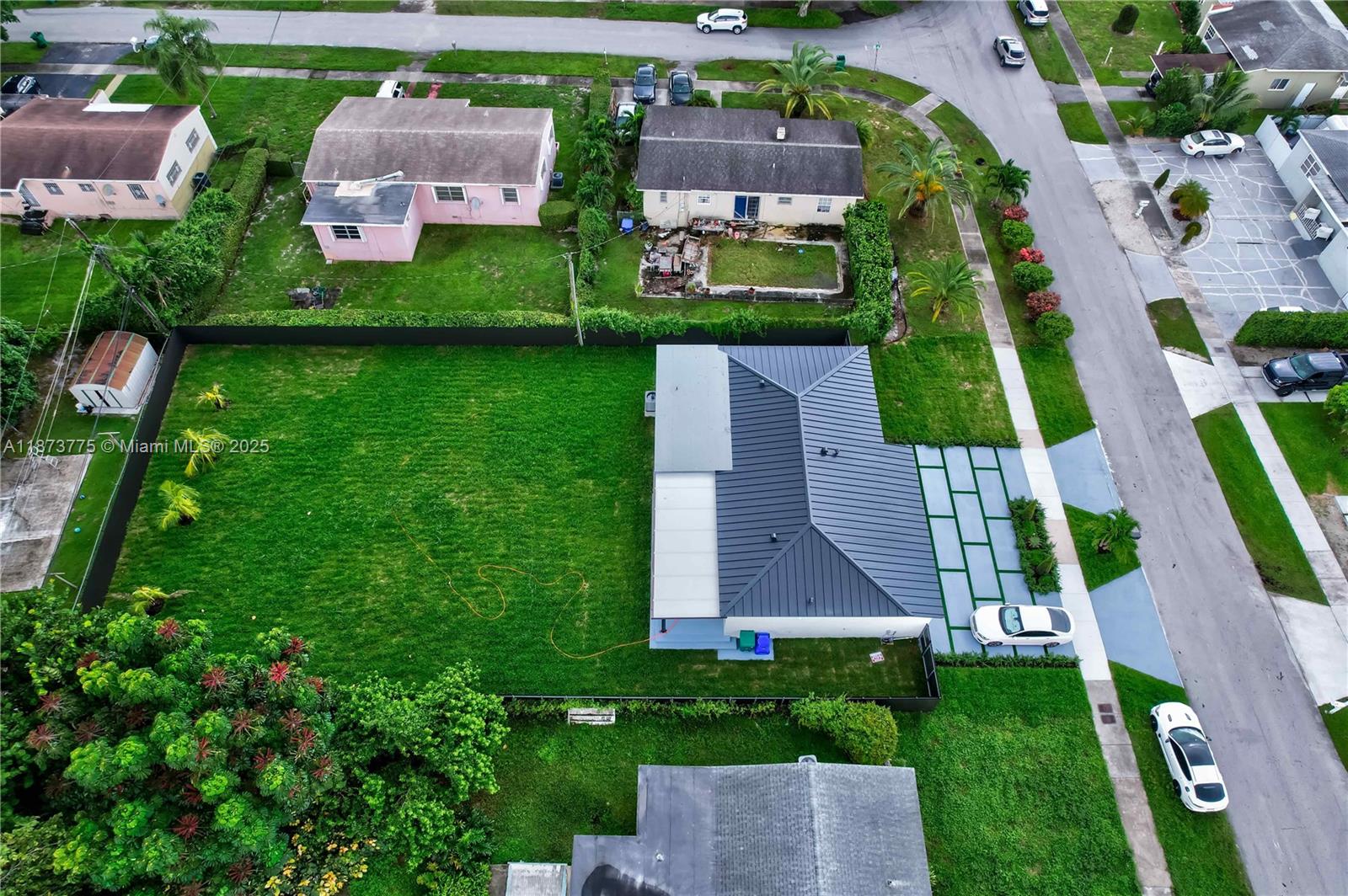 CRAVERO LAKE SHORE ESTATE - Residential