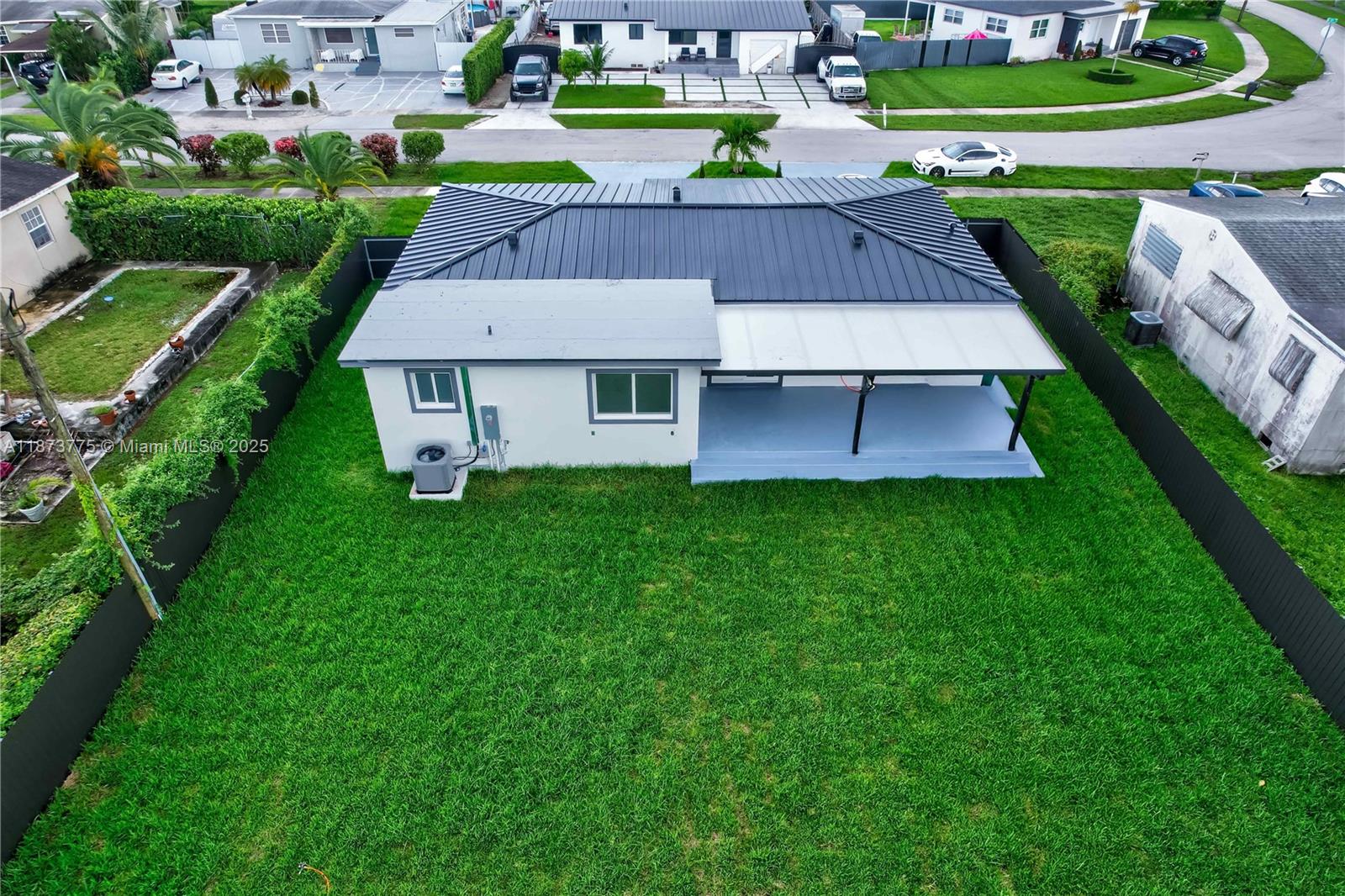 CRAVERO LAKE SHORE ESTATE - Residential