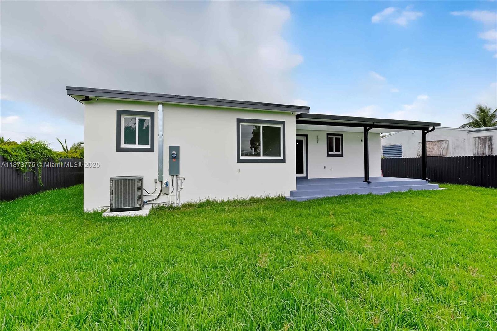 CRAVERO LAKE SHORE ESTATE - Residential