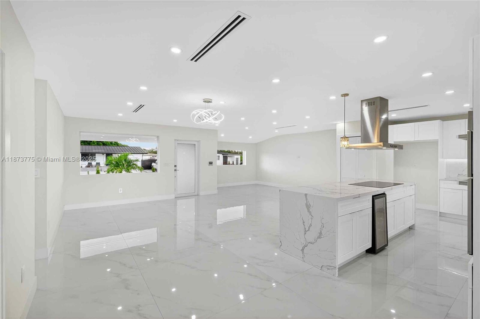 CRAVERO LAKE SHORE ESTATE - Residential