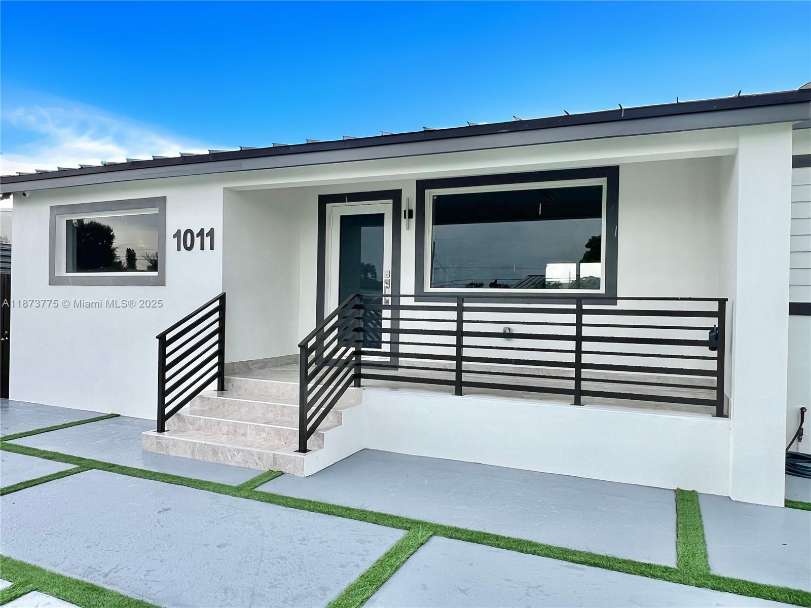 CRAVERO LAKE SHORE ESTATE - Residential