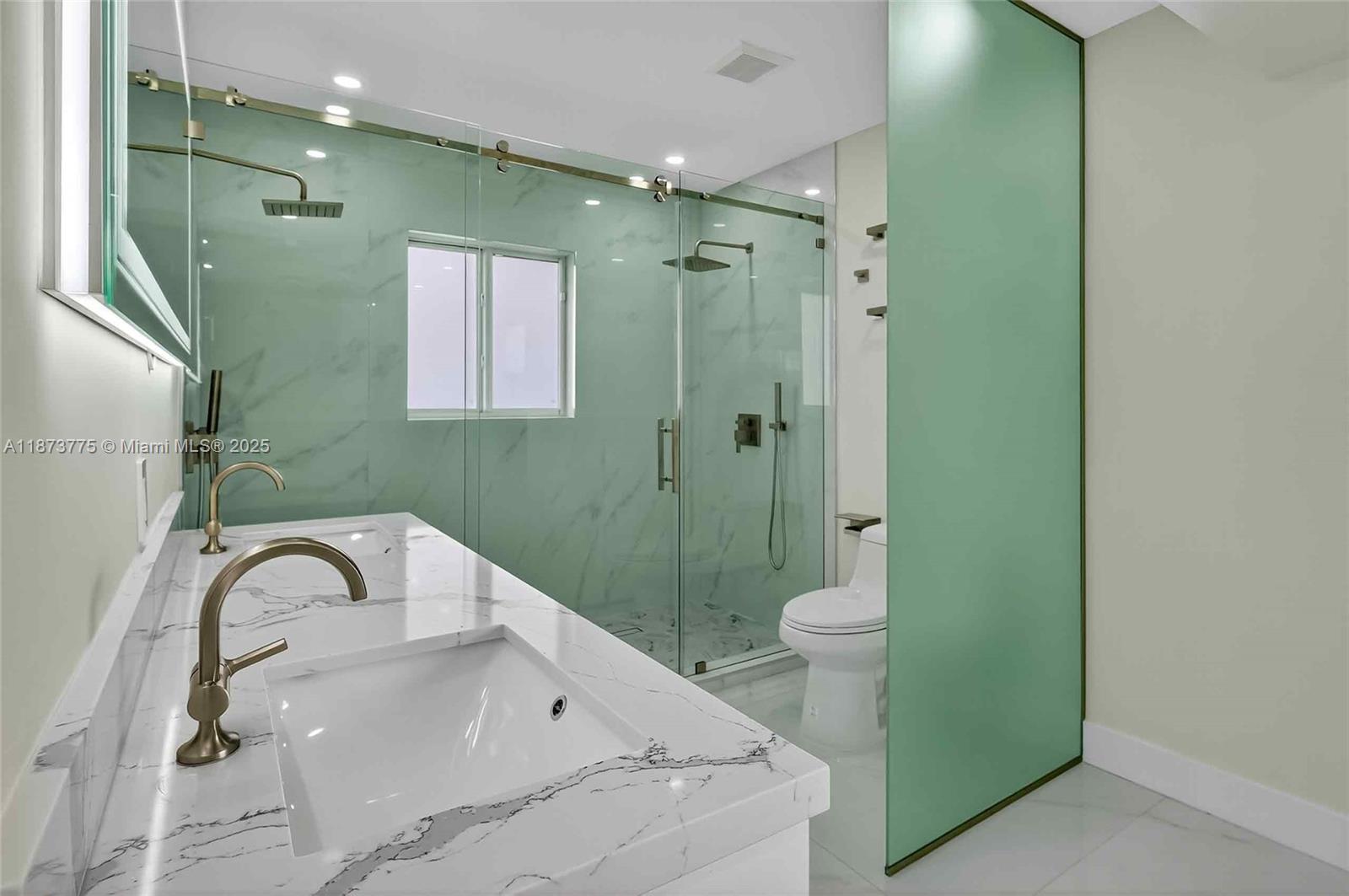 CRAVERO LAKE SHORE ESTATE - Residential