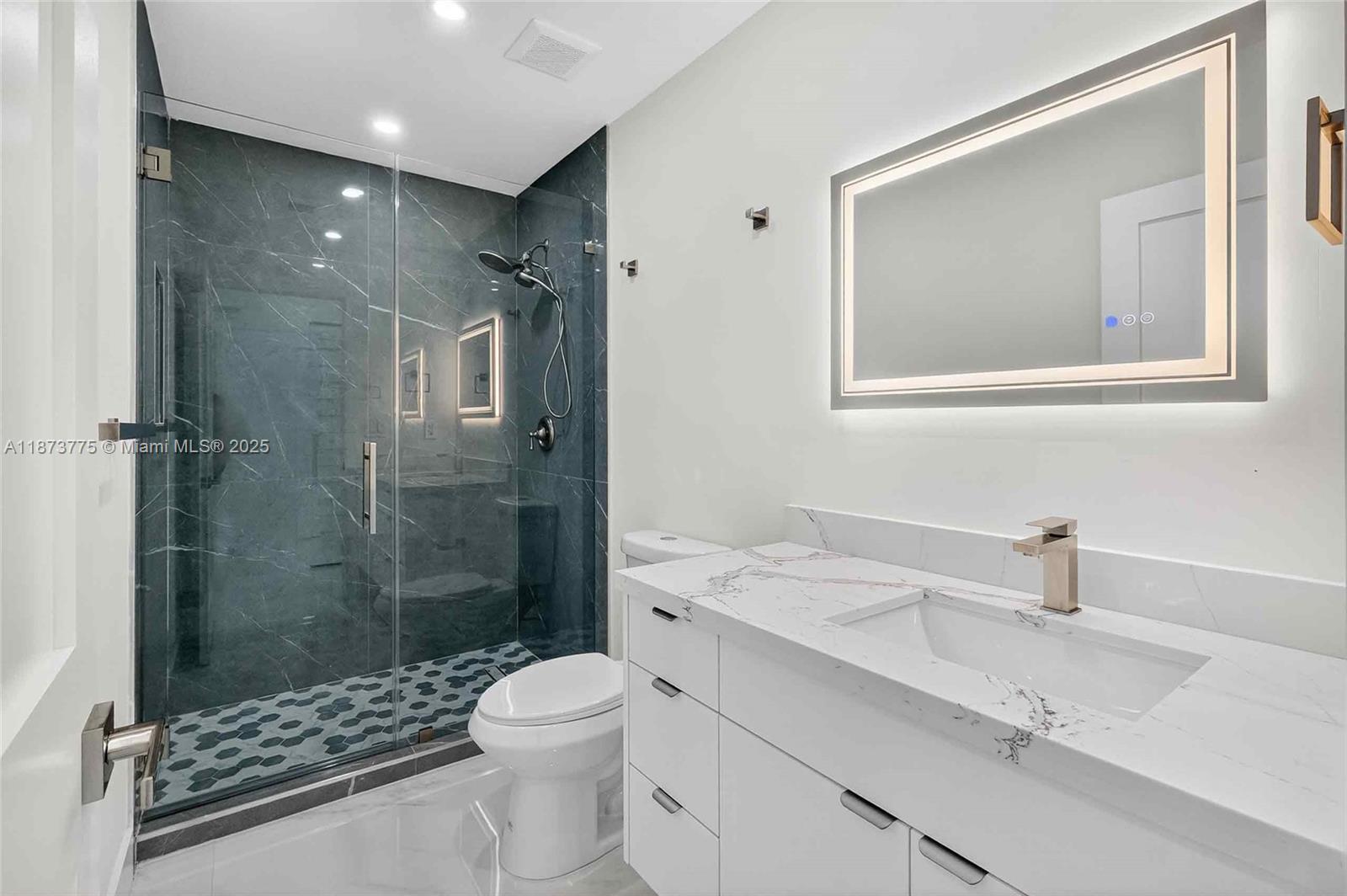 CRAVERO LAKE SHORE ESTATE - Residential