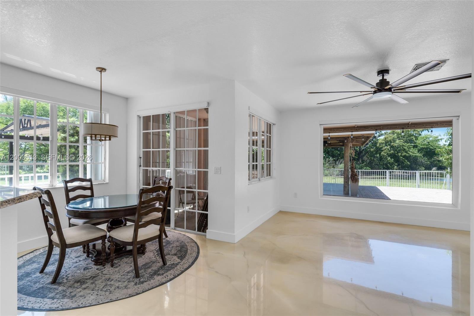 MANDARIN LAKES - Residential