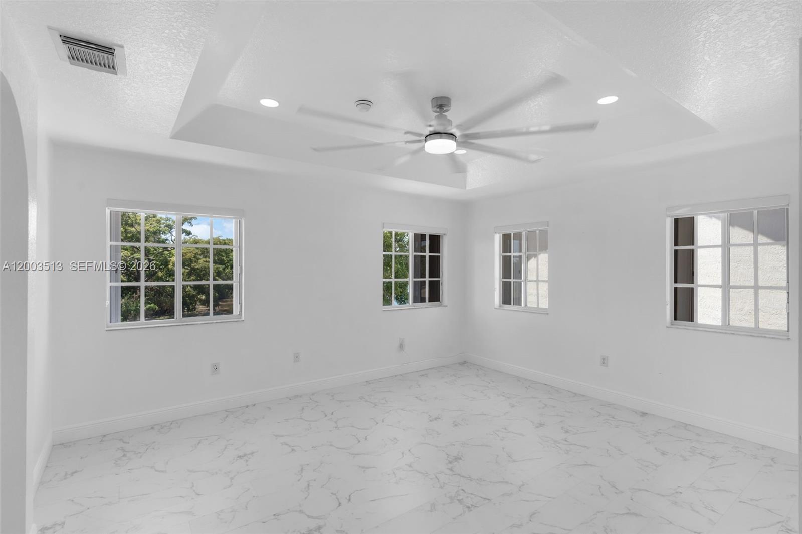 MANDARIN LAKES - Residential