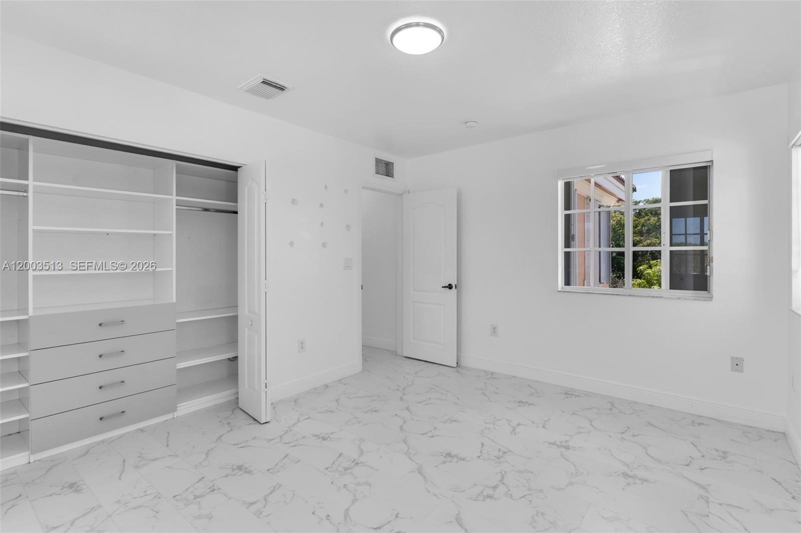 MANDARIN LAKES - Residential