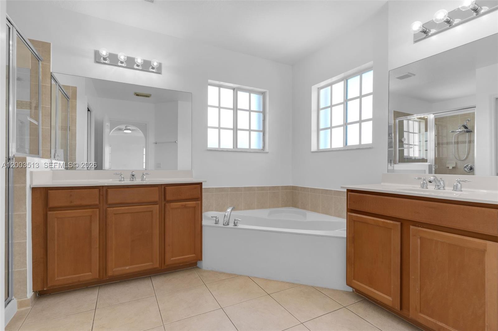 MANDARIN LAKES - Residential