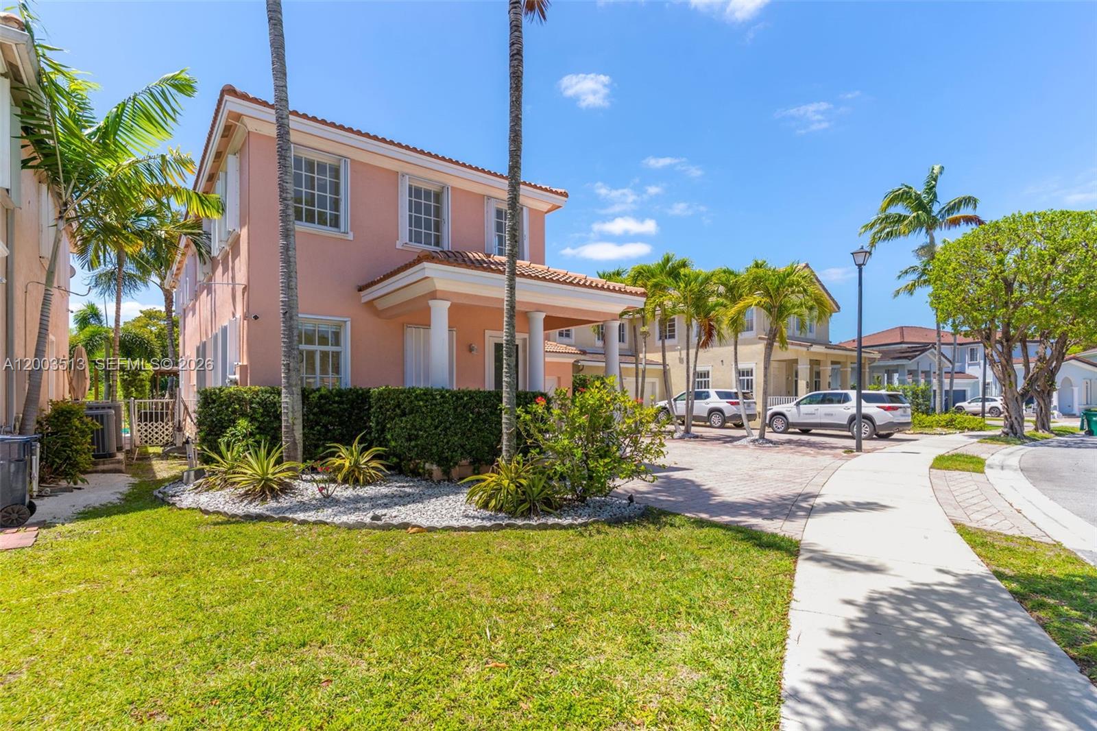 MANDARIN LAKES - Residential