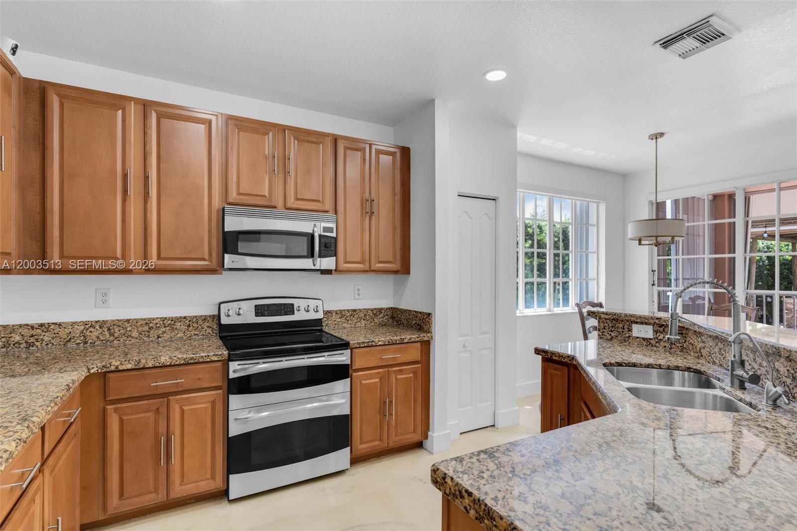 MANDARIN LAKES - Residential