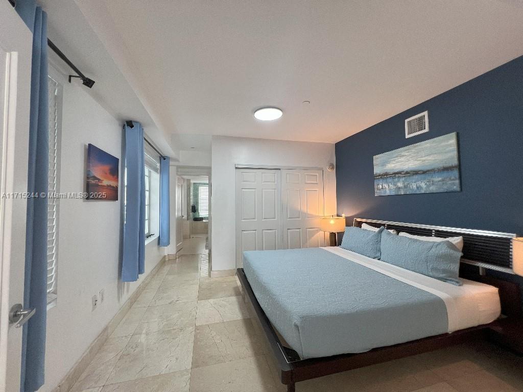 THE CARLYLE DECO HOTEL CO - Residential