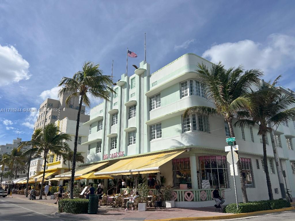 THE CARLYLE DECO HOTEL CO - Residential