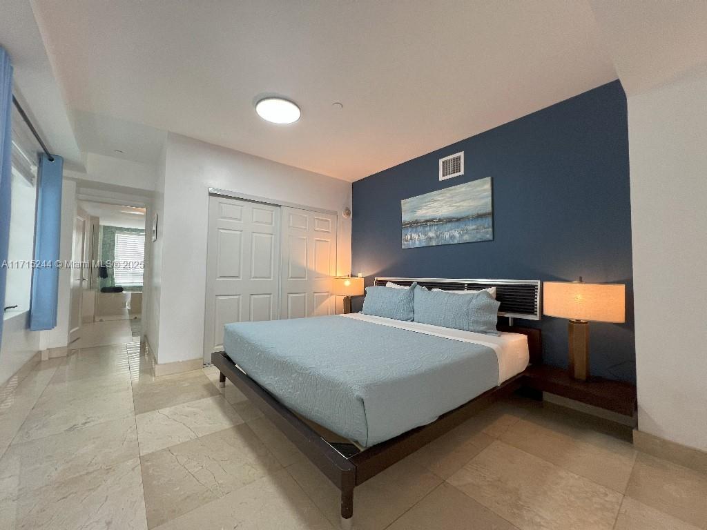 THE CARLYLE DECO HOTEL CO - Residential
