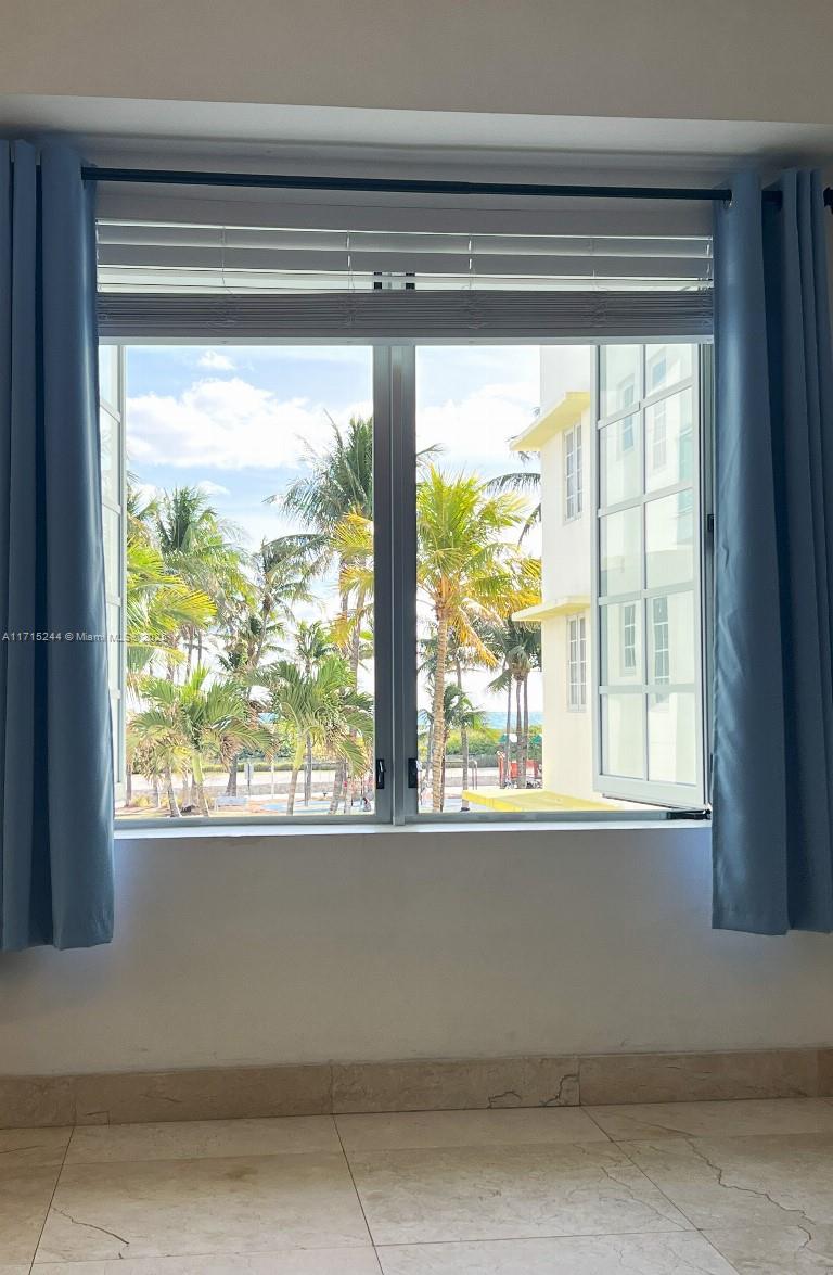 THE CARLYLE DECO HOTEL CO - Residential