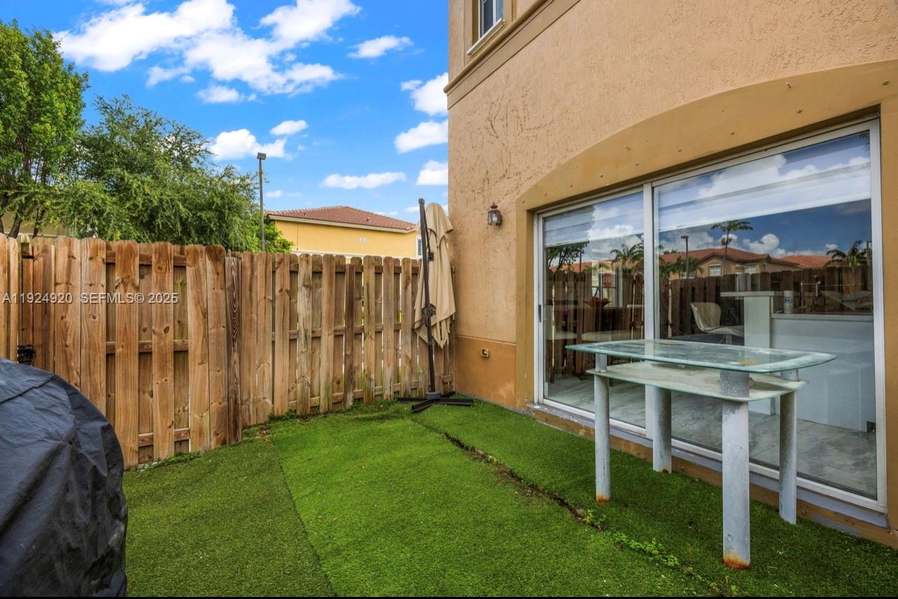 LEEWARD AT ISLANDS AT DOR - Residential