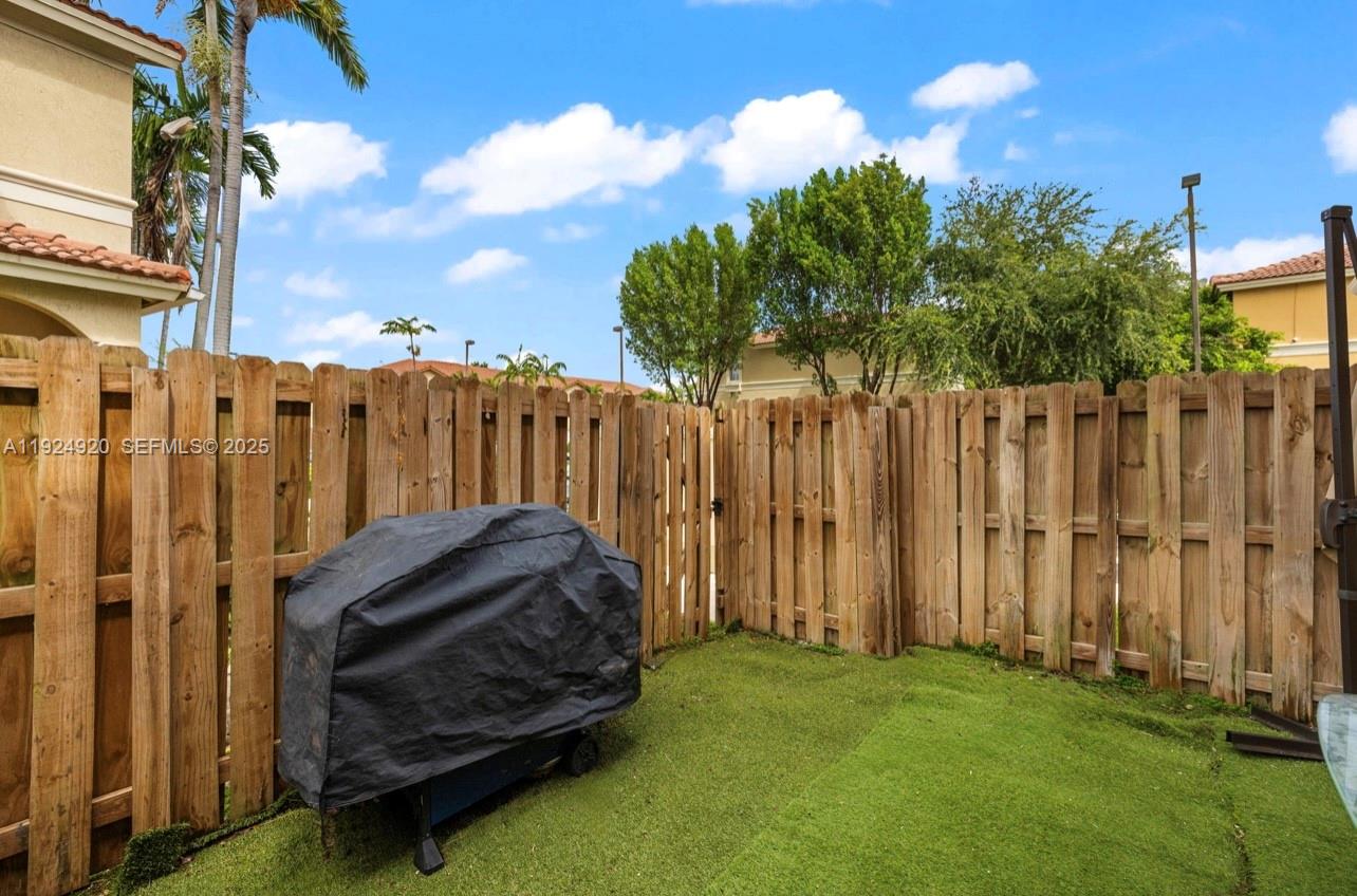 LEEWARD AT ISLANDS AT DOR - Residential