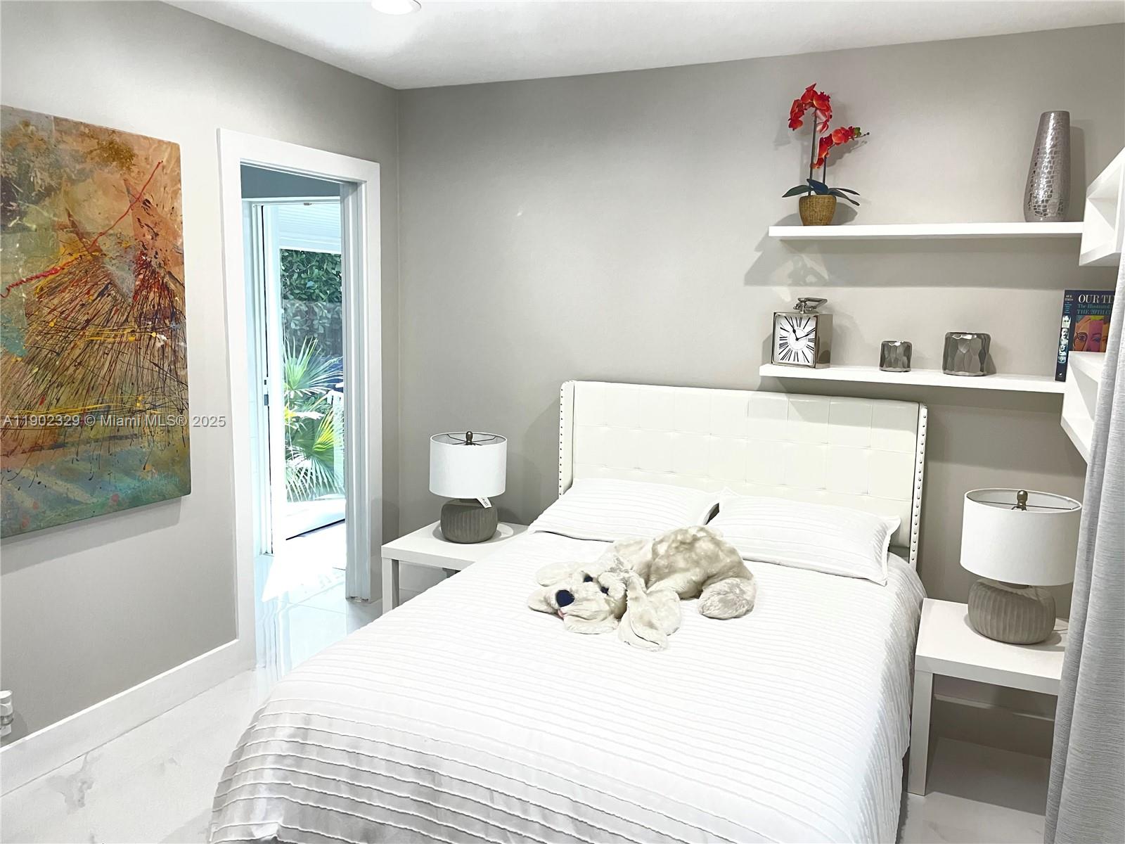 VENICE 8-12 B - Residential