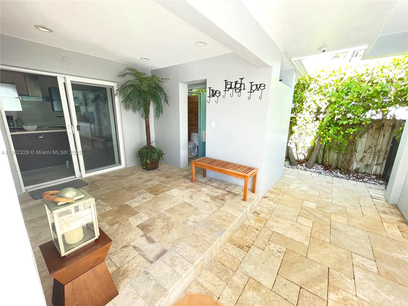 VENICE 8-12 B - Residential