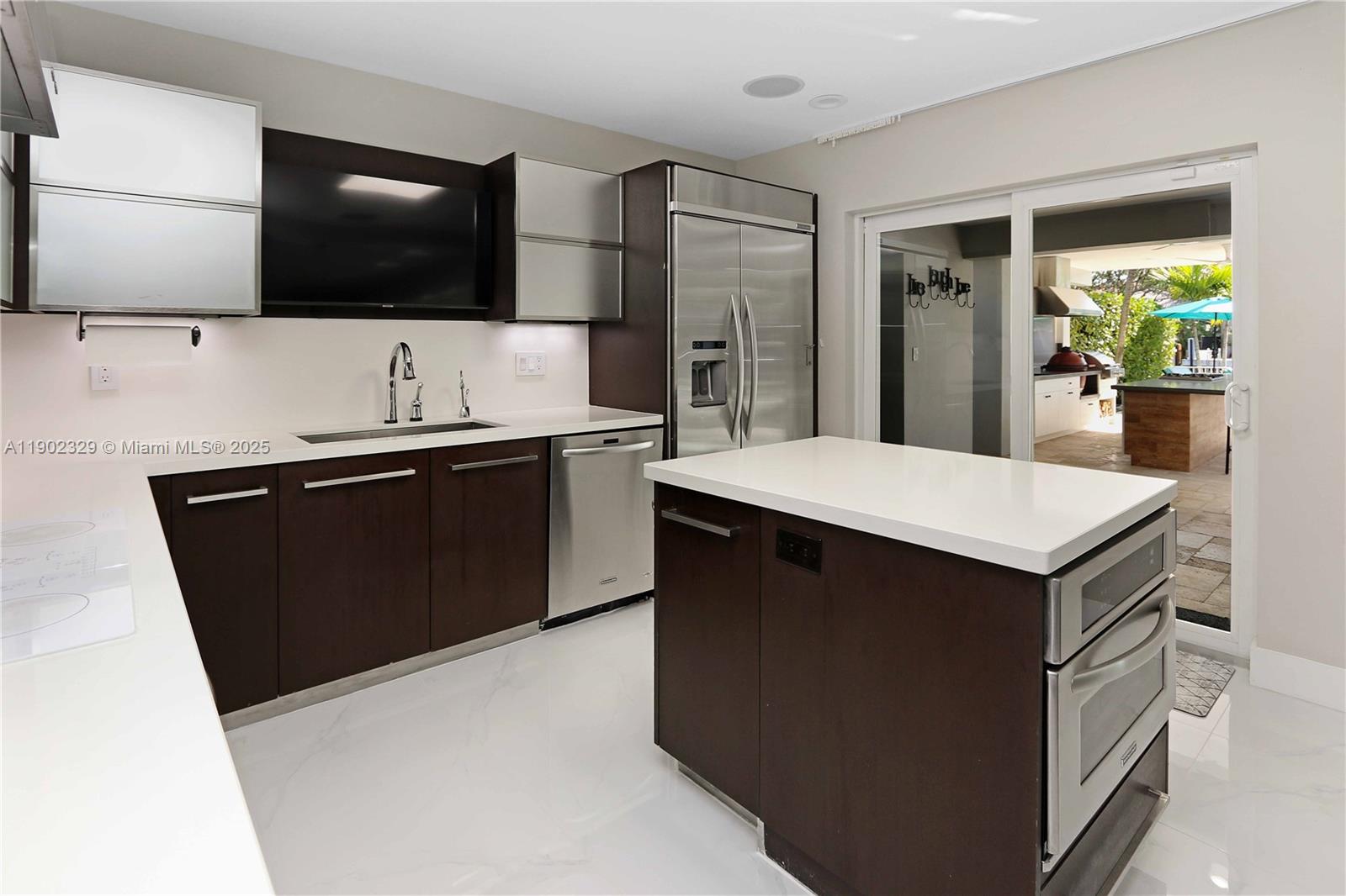 VENICE 8-12 B - Residential