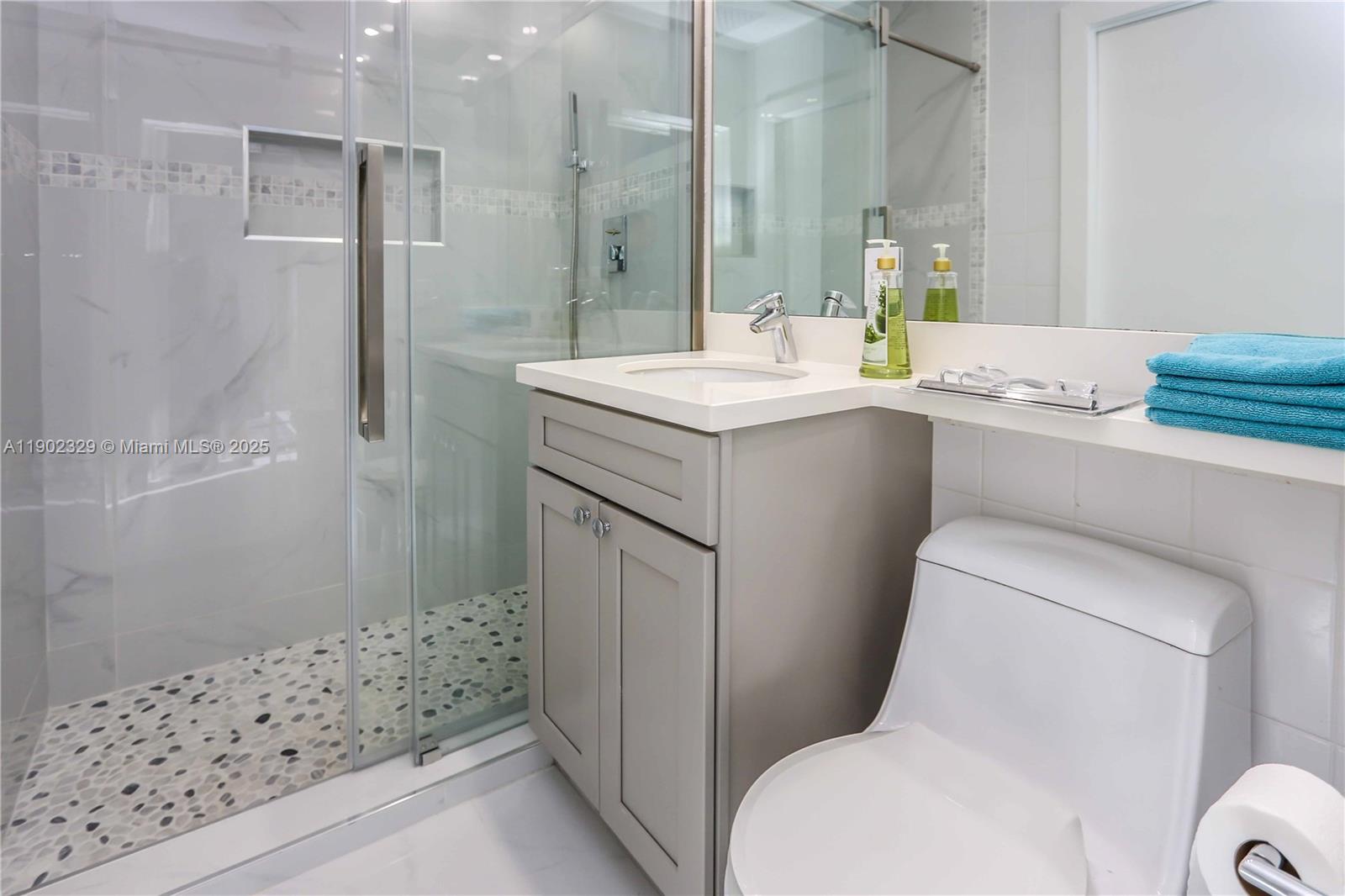 VENICE 8-12 B - Residential