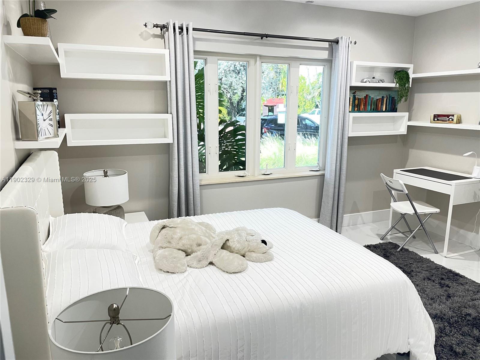 VENICE 8-12 B - Residential