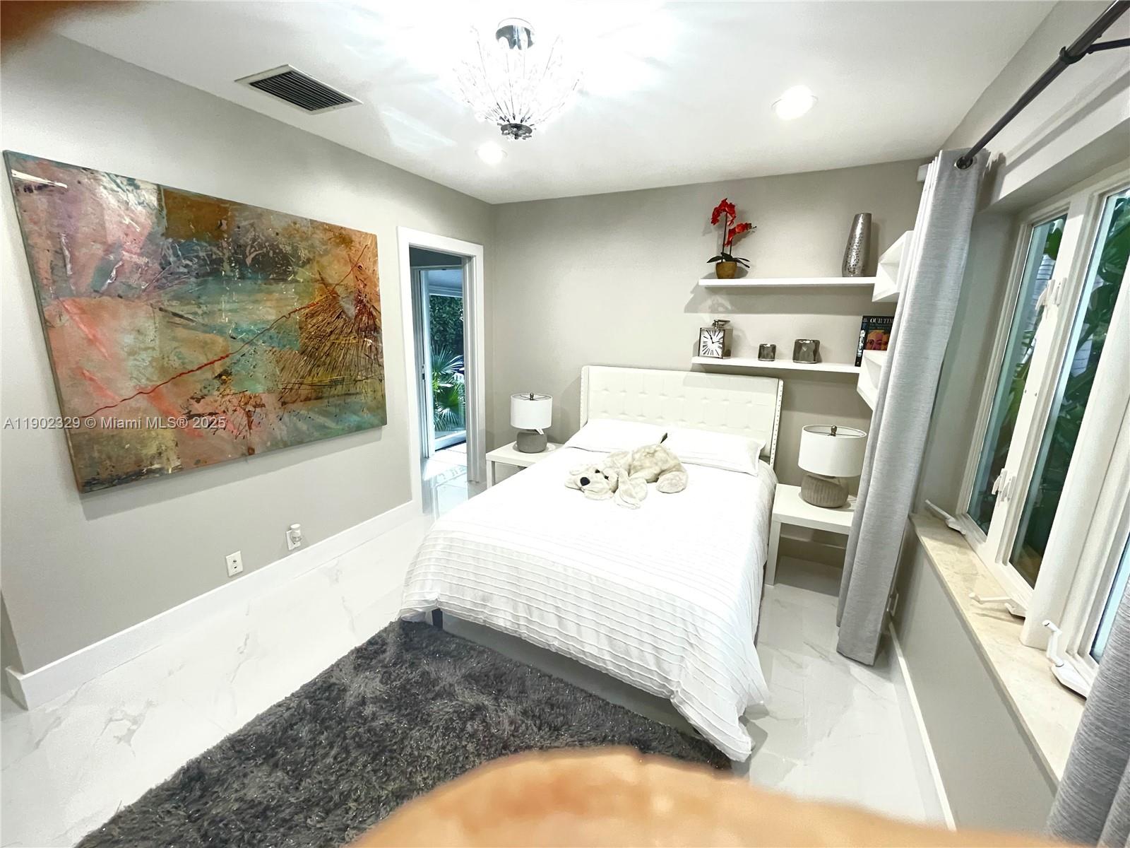 VENICE 8-12 B - Residential