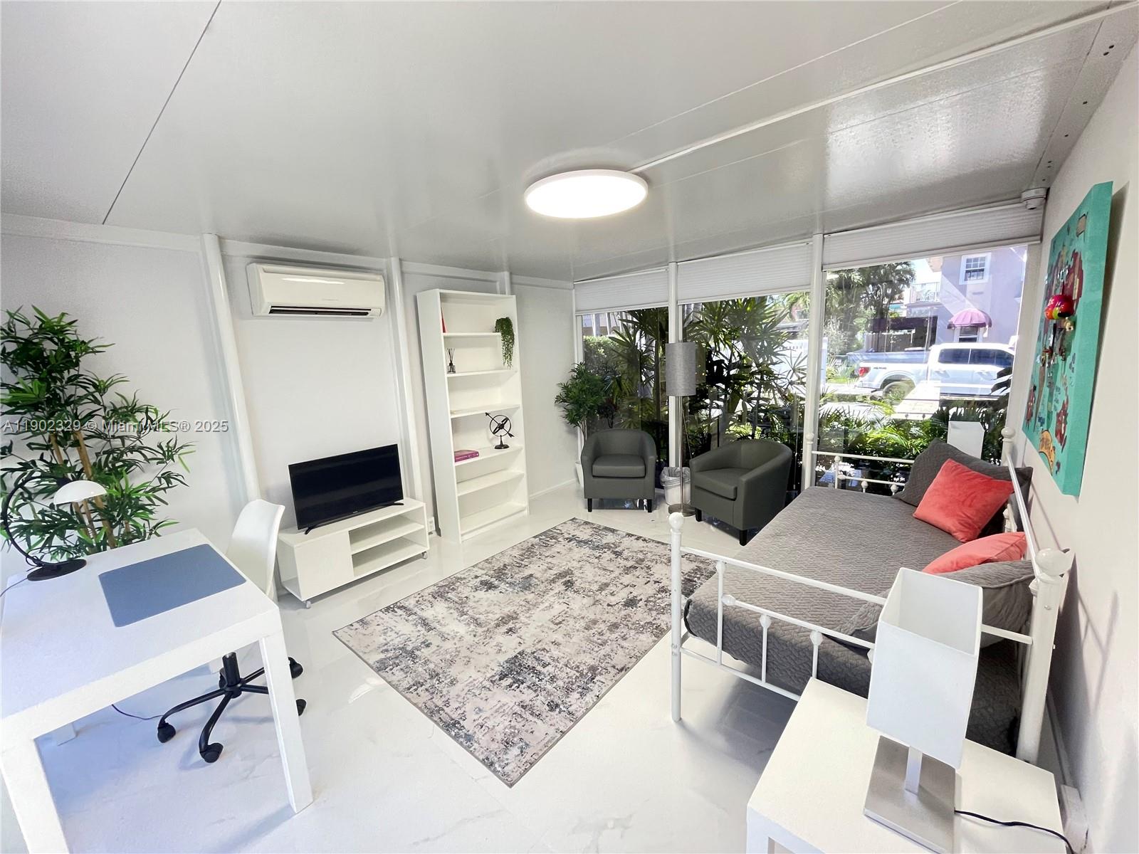 VENICE 8-12 B - Residential