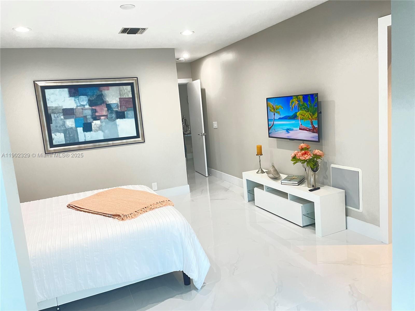 VENICE 8-12 B - Residential