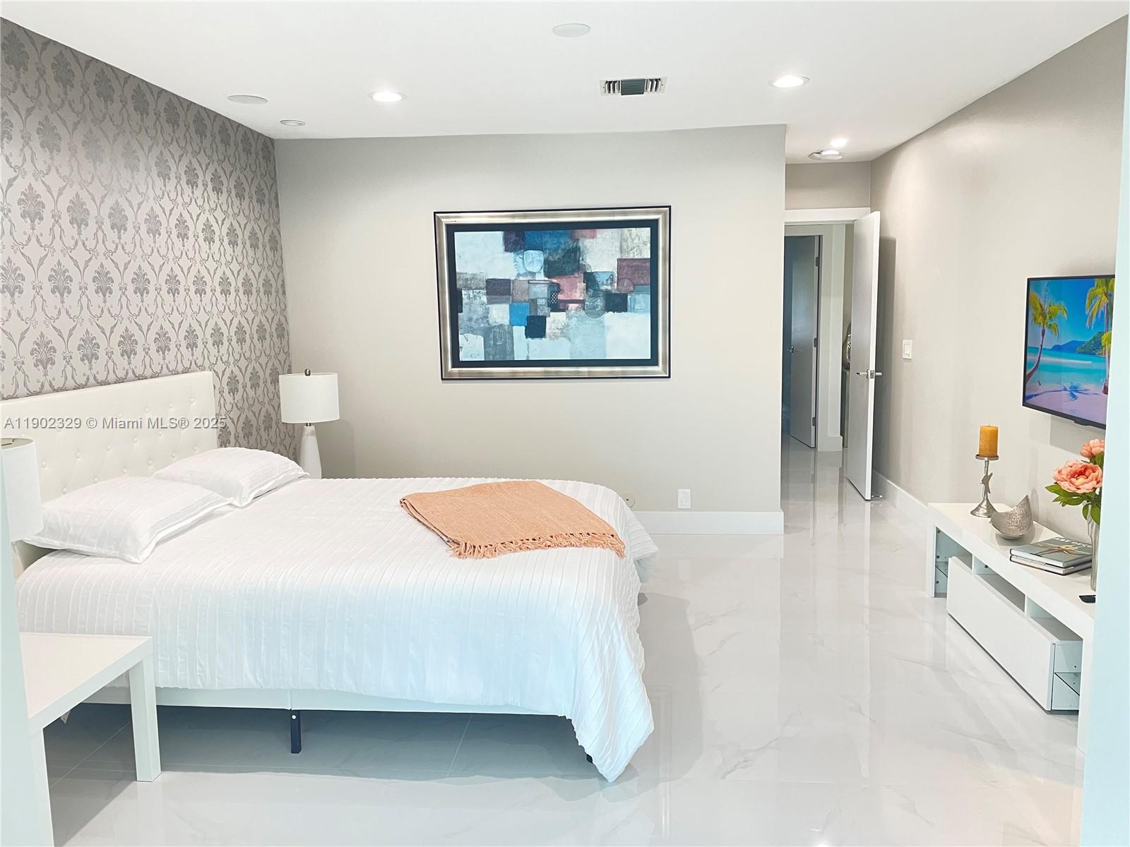 VENICE 8-12 B - Residential